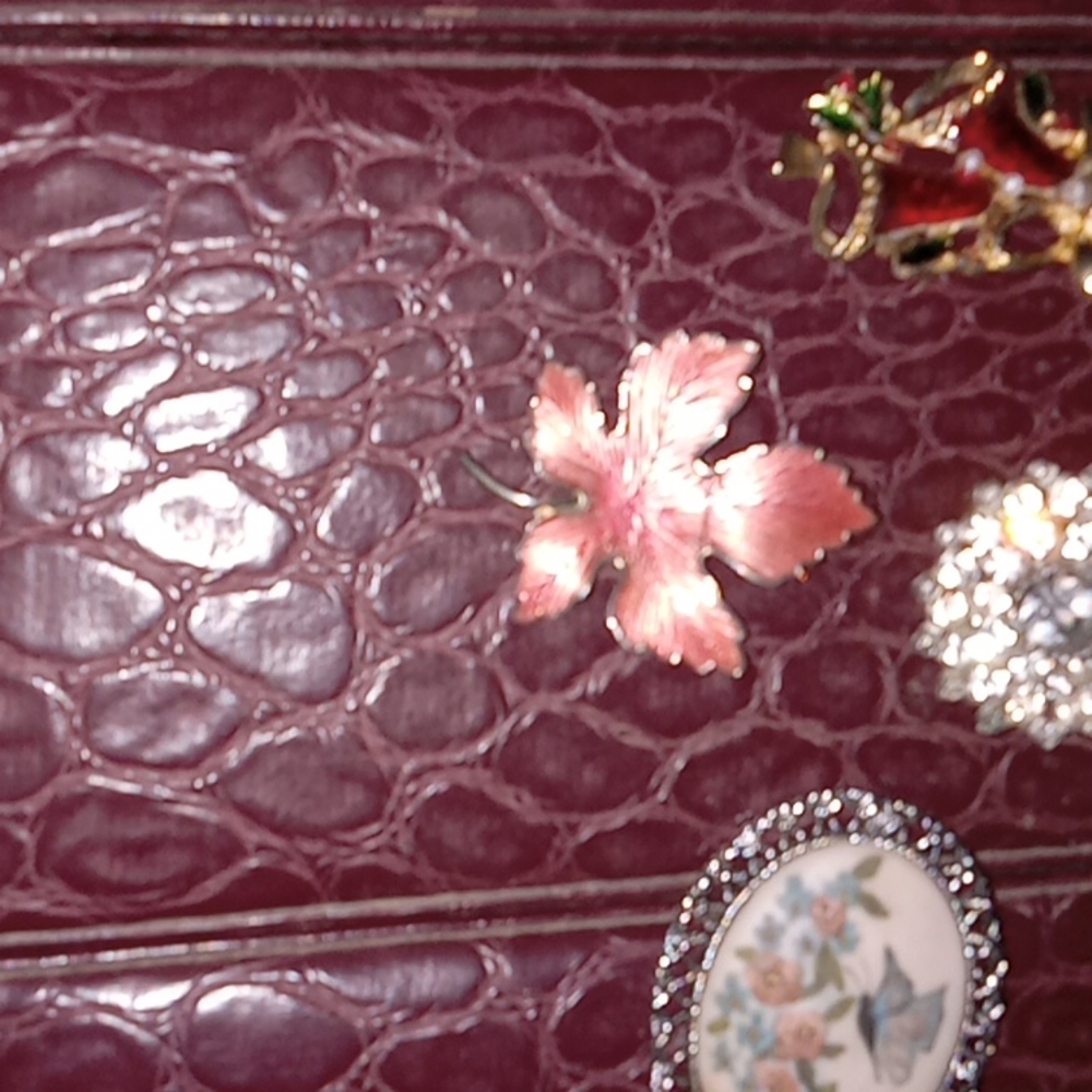 Brooch set of 4